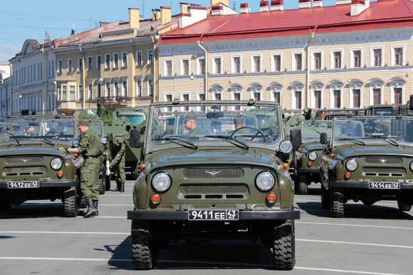 Санкт Петербург Россия Мая 2013 Российский Военный Уаз Парад Победы — стоковое фото