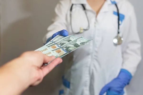 Patient Giving Bribe Doctor Clinic Closeup Corrupted Medicine — 스톡 사진