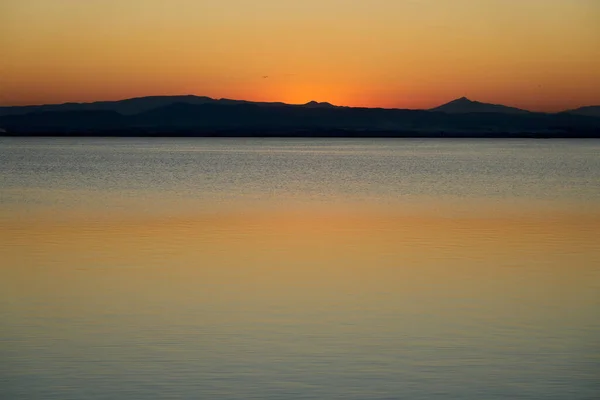 Pôr Sol Laranja Lago — Fotografia de Stock