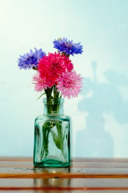 Yeşil cam güzel mavi, kırmızı ve pembe Peygamber demet