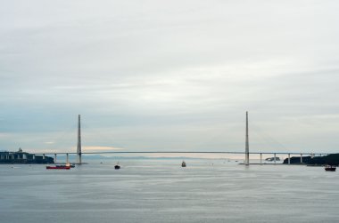 Askılı köprü Rus Adası'na panoramik manzaraya