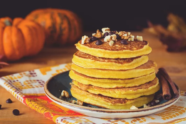 Panqueques de calabaza, desayuno de otoño —  Fotos de Stock