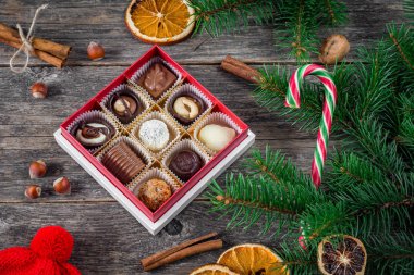 Noel hediyeleri ve Noel süsleri