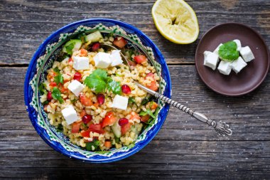Peynir ve nar kase Tabbouleh salatası 