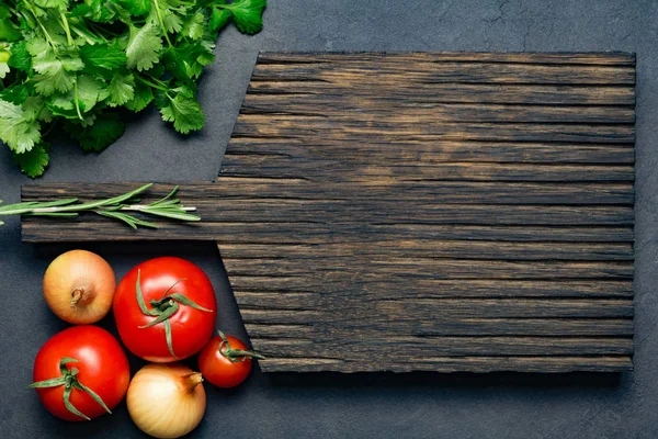 木製のまな板や調理用食材 — ストック写真