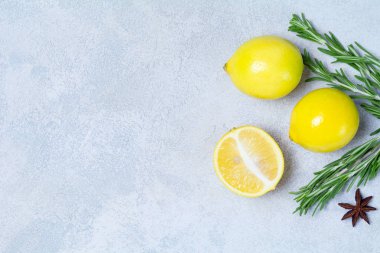 Limon ve biberiye parlak zemin üzerine