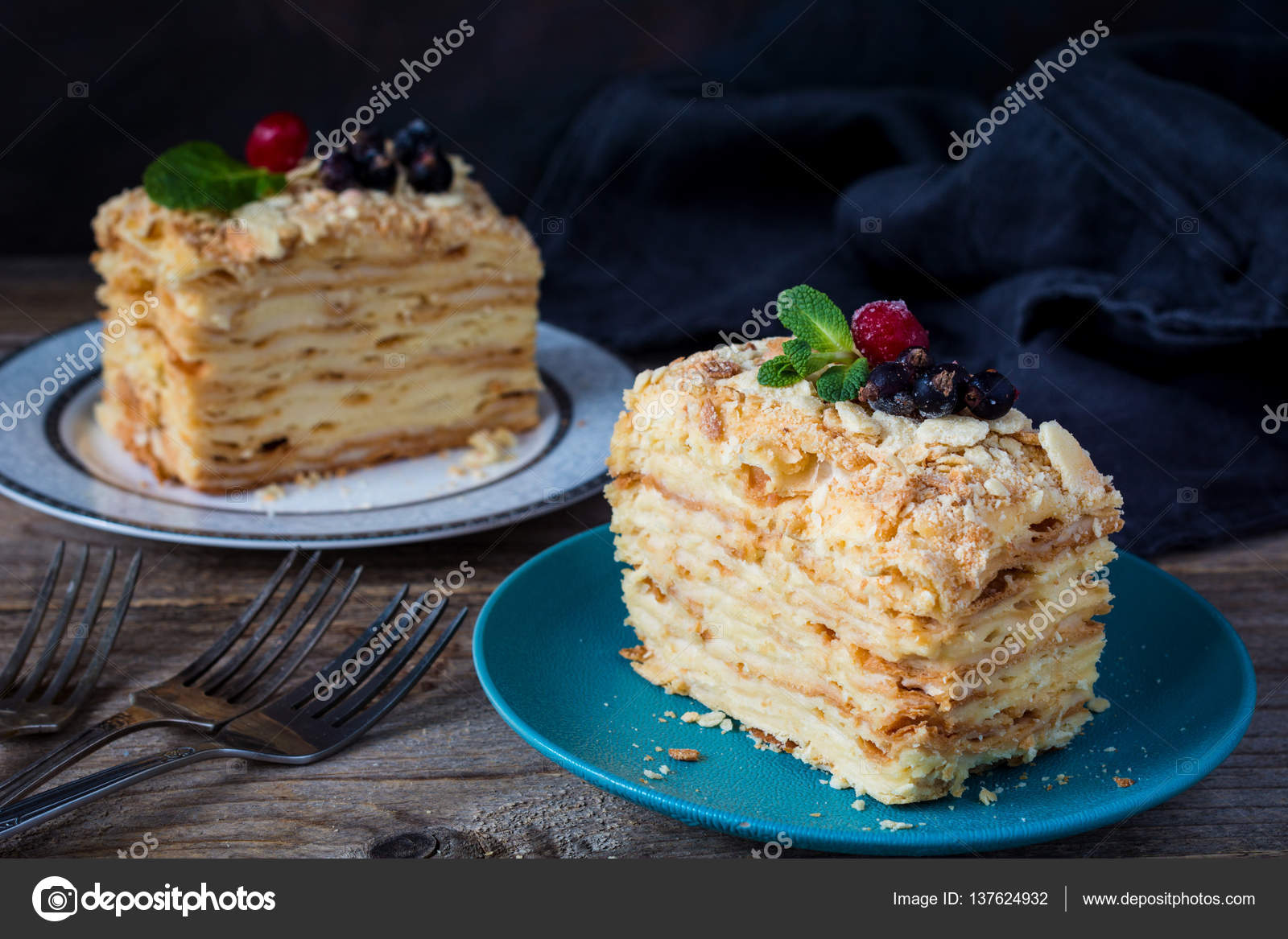 Napoleon cake, layered cake with pastry cream — Stock Photo ©  VladislavNosick #137624932, image size:1600x1167