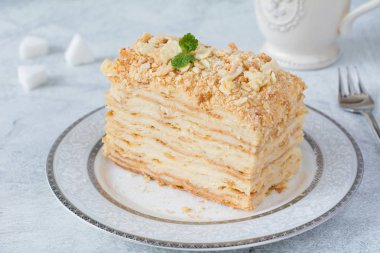 Napolyon pastası parçası