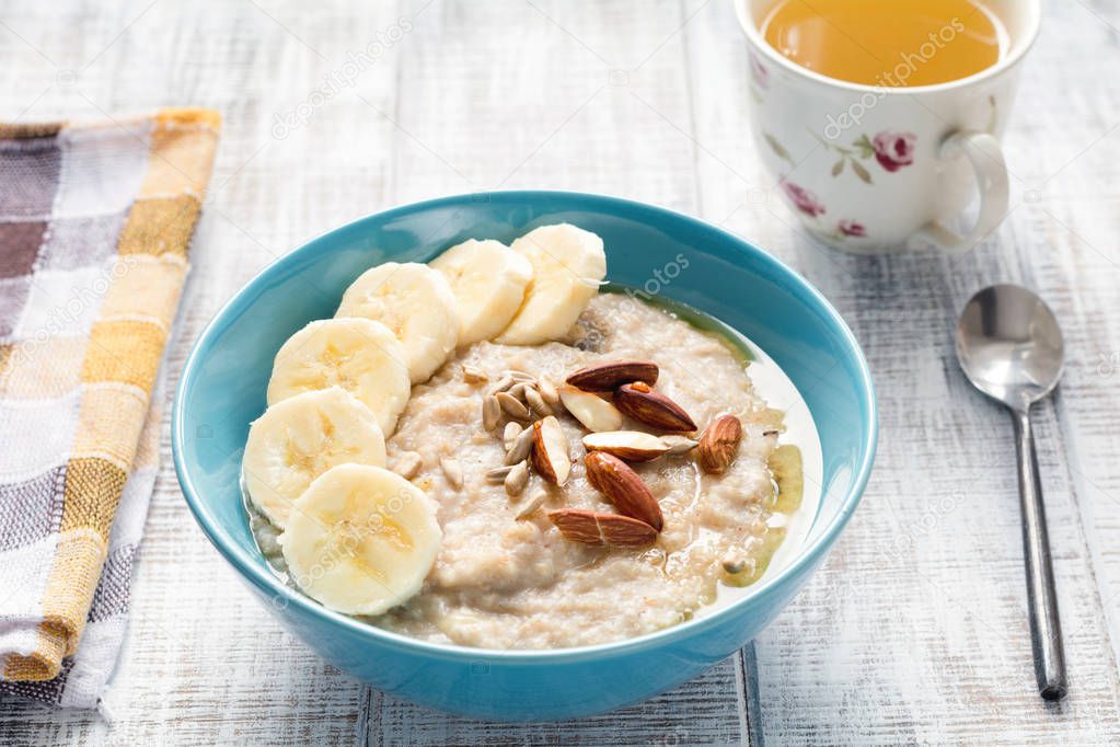 Фотообои на заказ - Oatmeal porridge with bananas, honey, nu