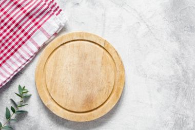 Pizza yönetim kurulu ve Damalı masa örtüsü