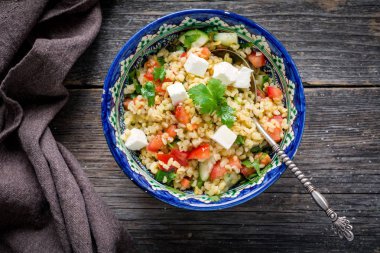 Tabbouleh salata kasesine