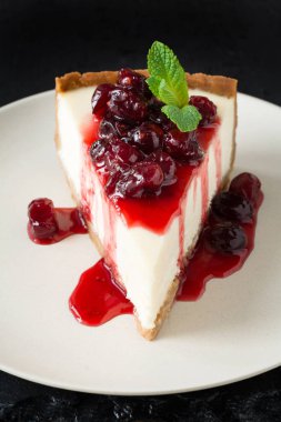 Kızılcık soslu Cheesecake