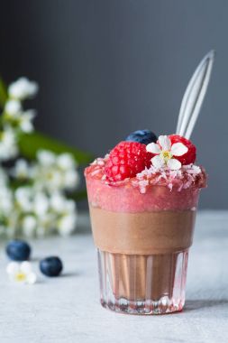 Çikolata berry puding / mousse