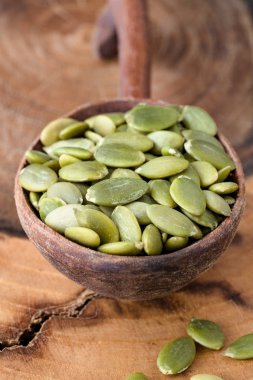 Tahta kaşık Pepita veya kabak tohumları