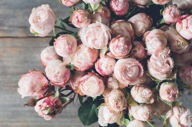 Pembe çalı gül buket vintage tarzı