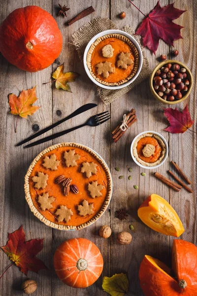 Pumpkin pies on wooden table. Top view. Holiday food — Stock Photo, Image