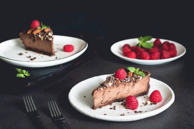 Ahududu ve nane ile Çikolatalı cheesecake