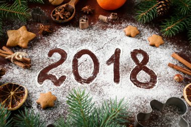 Yeni yıl un Noel kartı üzerinde yazılı 2018 tebrik