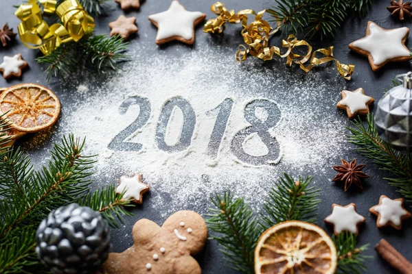 2018 yeni yıl tebrik un üzerinde yazılı. Tebrik kartı