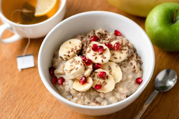 Porridge oats or oatmeal in bowl — Stock Photo, Image