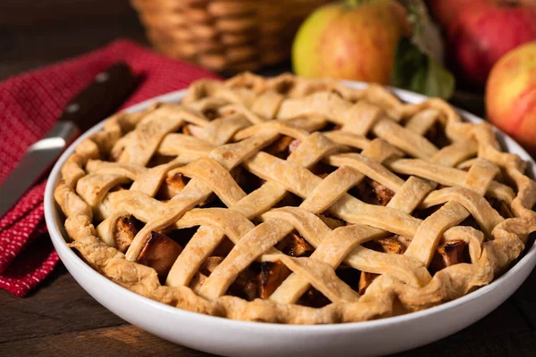 Яблучний пиріг з цільною ґраткою пшениці — стокове фото