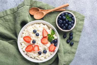 Taze beyaz peynir ricotta veya lor peyniri.