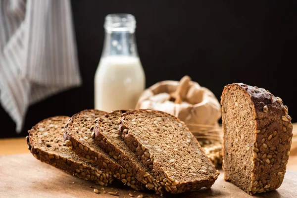Chleb żytni z nasionami — Zdjęcie stockowe
