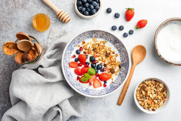 Здоровый завтрак мюсли фрукты — стоковое фото