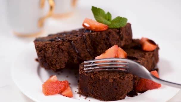 Bite Chocolate Strawberry Cake Fork Closeup View Tasting Cake — Stock Video