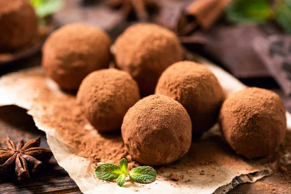 Homemade chocolate truffles closeup view — ストック写真