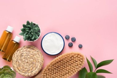 Güzellik Spa ve Sağlık Teması Pembe Arkaplanda Nesneler