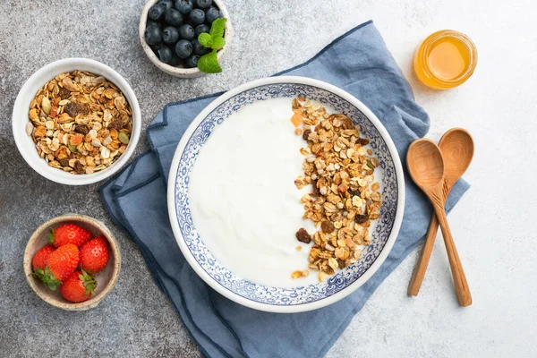 Joghurt mit Müslischale — Stockfoto