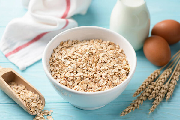 Овес, молоко и яйца
