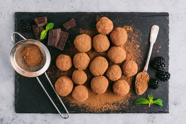 Chocolate truffles with cocoa powder — Stock Photo, Image
