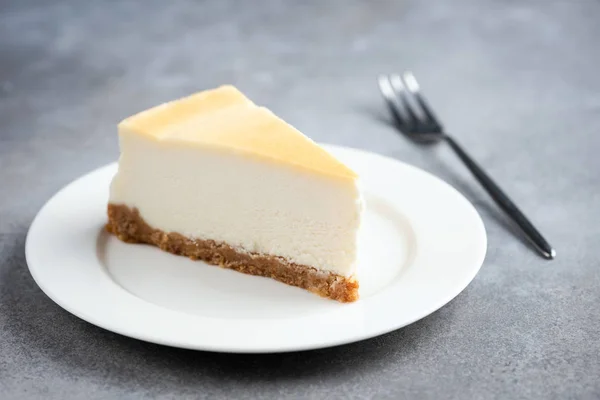 Slice of plain cheesecake on white plate — Stock Photo, Image