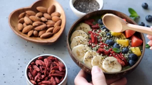 Jedzenie Superfood Detox Zielony Smoothie Bowl Wegańskie Wegetariańskie Surowe Koncepcja — Wideo stockowe