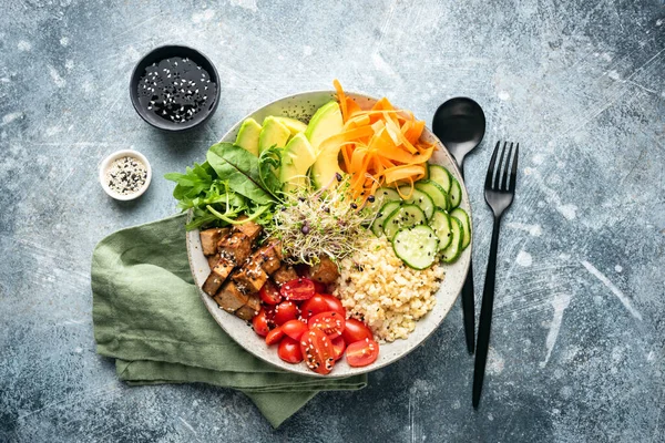 Tofulu Buda kasesi, sebze, avokado.