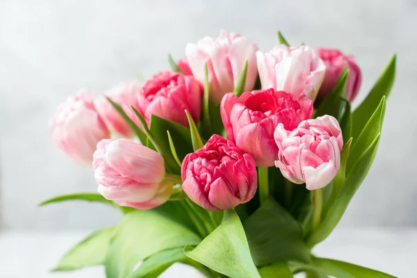 Strauß Schöner Rosa Tulpen Auf Grauem Hintergrund Nahaufnahme — Stockfoto