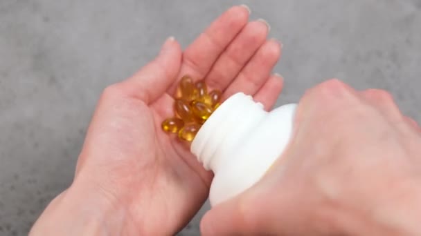 Pilulky Rybí Tuk Bohaté Omega3 Medicína Farmacie Koncept Zdravotní Péče — Stock video