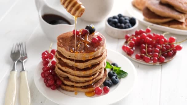 Pouring Honey Stack Buckwheat Pancakes Healthy Breakfast Food Vegetarian Buckwheat — Stock Video