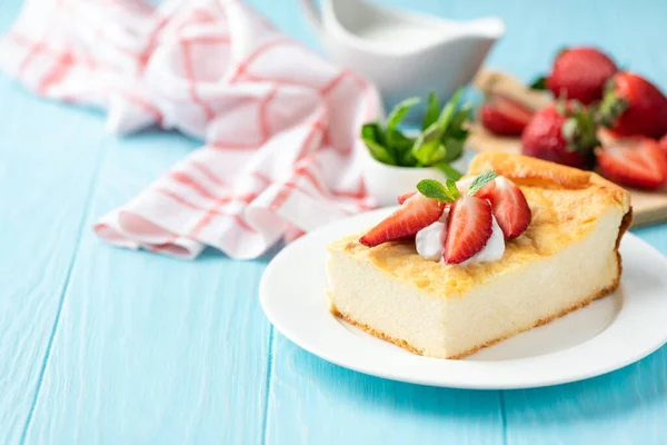 Cottage Cheese Casserole Pudding Fresh Summer Strawberries Blue Wooden Table — Stock Photo, Image