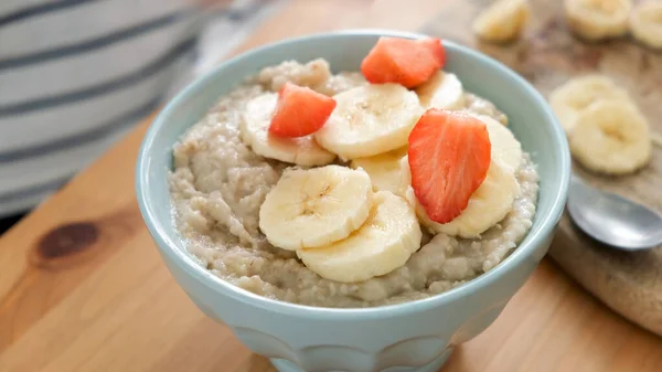 Oatmeal porridge with banana, strawberries — Stock Photo, Image