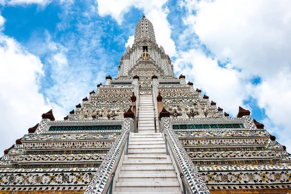 Пагода Гигант Ват Арун Пхра Праг Ват Арун Арун Искушают — стоковое фото