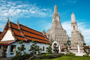 Wat Arun 'dan Phra Prang ve Ubosot, Arun tapınağı Bangkok Tayland.