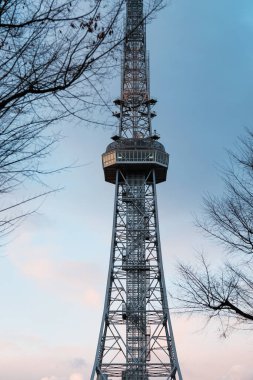 Tokyo Kulesi Akşam gökyüzü manzaralı, Japonya.
