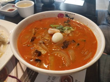 Busan 'da Kore Kırmızı Erişte Çorbası 