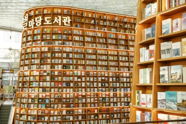 Seul, Güney Kore - 23 Ekim 2018 - Kore mektuplarıyla Starfield Kütüphanesi