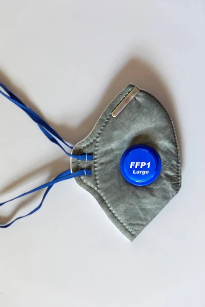 Grey Ffp1 Невеликий Текст Невеликий Розмір Маски Маска Блакитним Клапаном — стокове фото