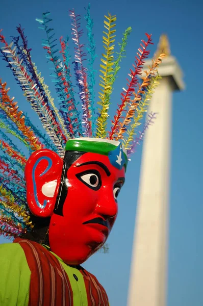 Ondel-ondel Jakarta Endonezya dev kukla