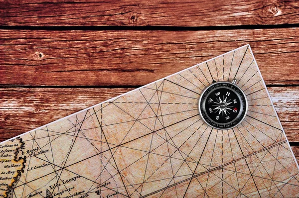 Compass on maps horizontal — Stock Photo, Image